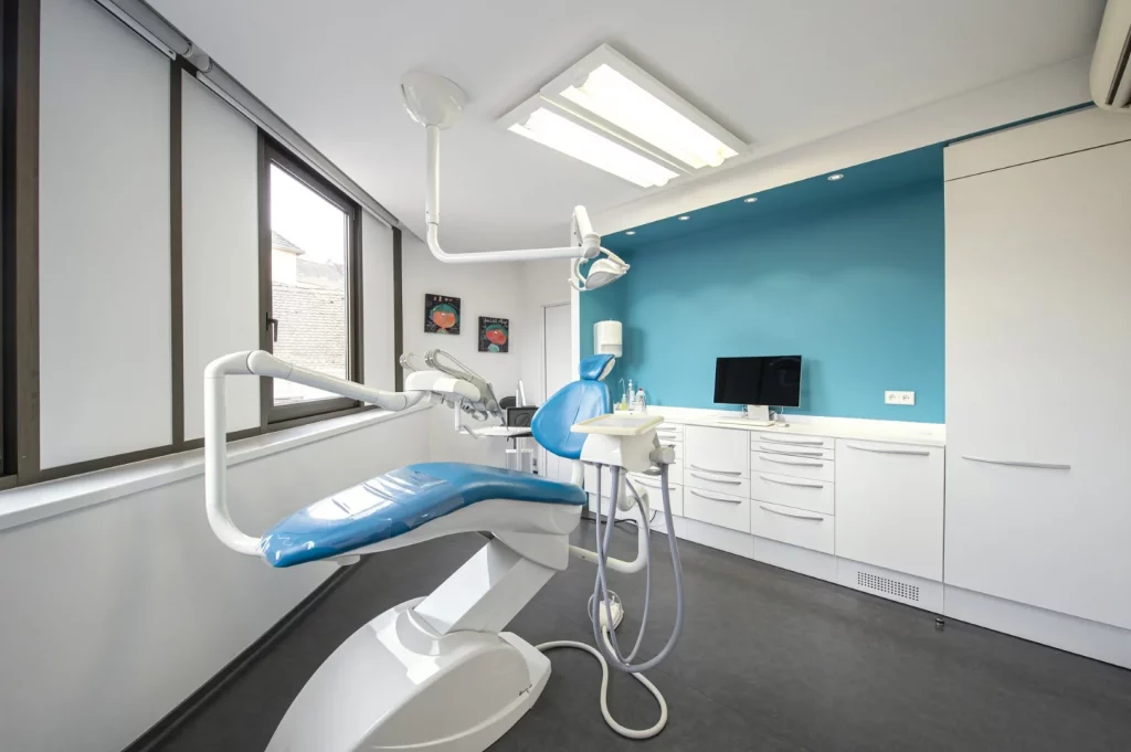 salle bleue de consultation dentaire
